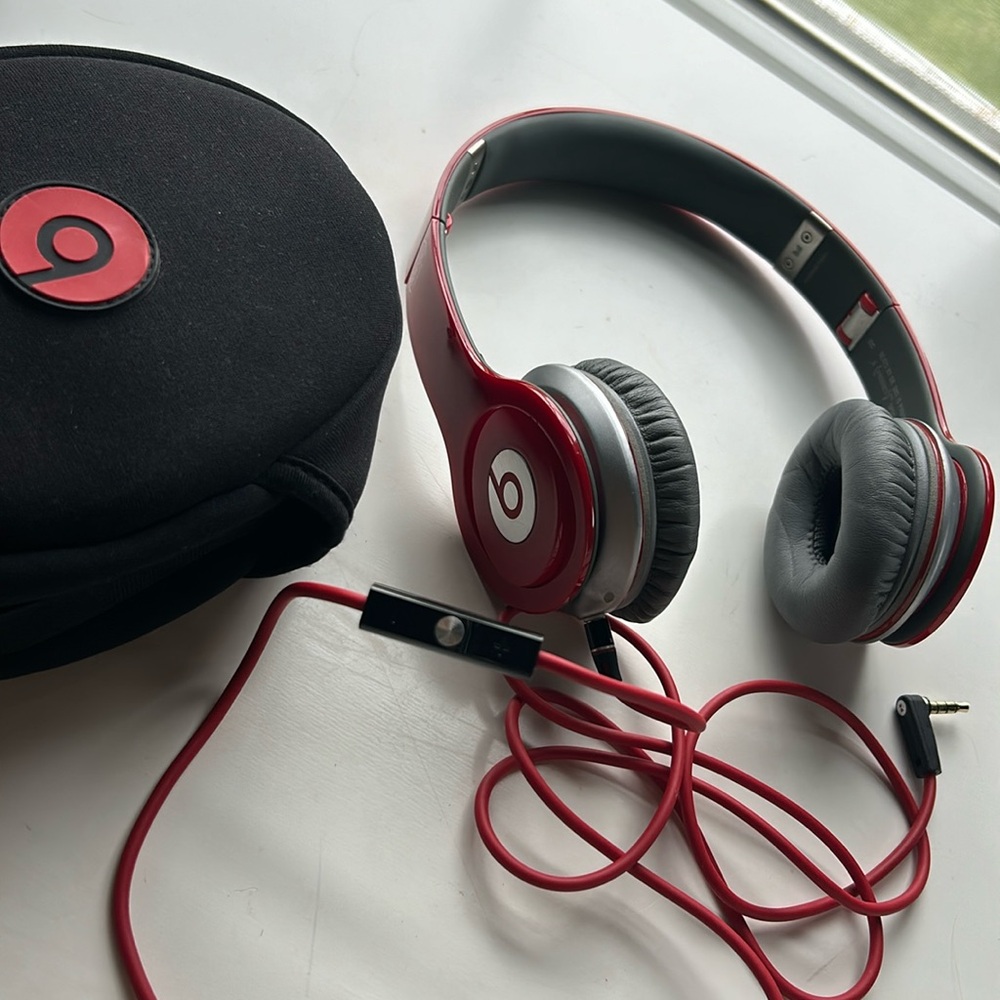 Beats Solo Red